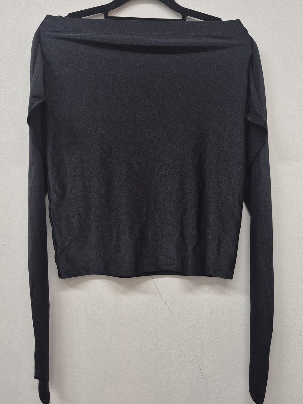 🌼5/$20 Love J Long Sleeve Cropped Top in Black Medium Like New
